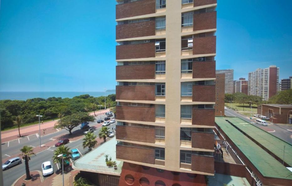 Deluxe King or Twin Room – South Facing