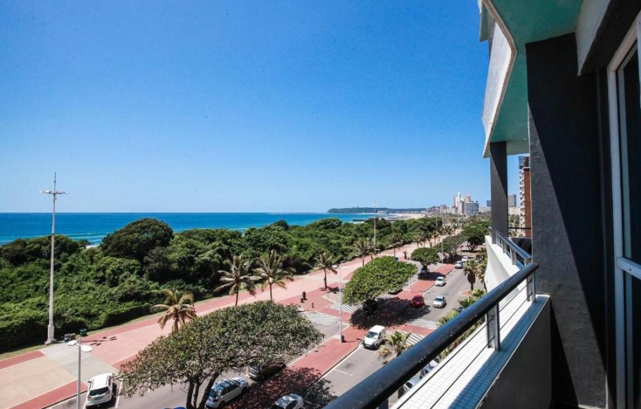 Deluxe Twin Room – Front Sea Facing