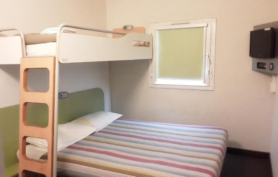 Standard Triple Room ( Smoking)