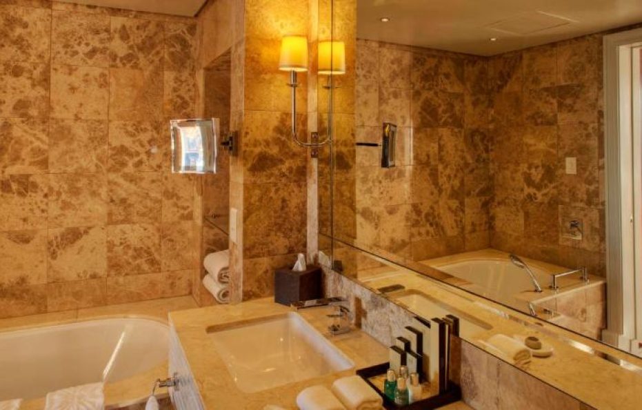 Luxury Tower Room with City View