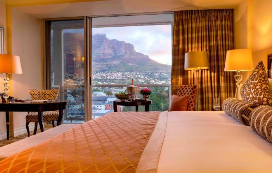 Luxury Tower Room with Mountain View