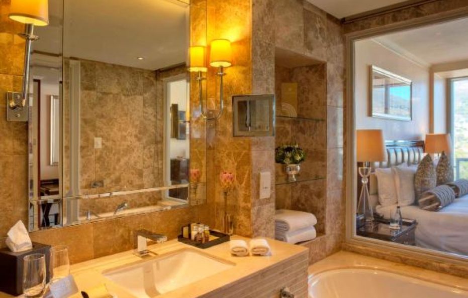 Luxury Tower Room with Mountain View