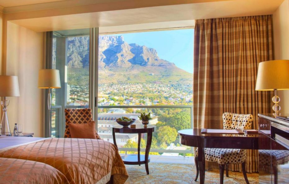 Luxury Heritage Twin Room with Mountain View