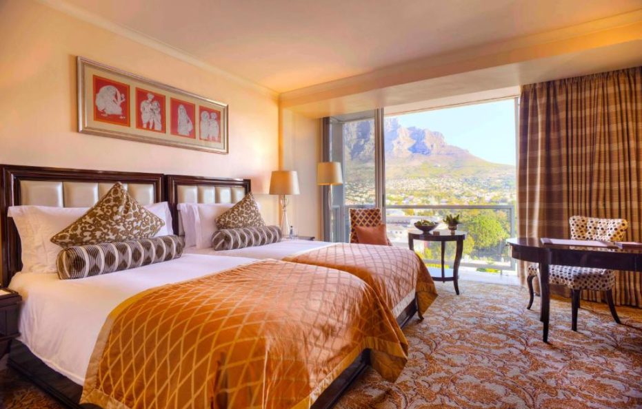 Luxury Heritage Twin Room with Mountain View