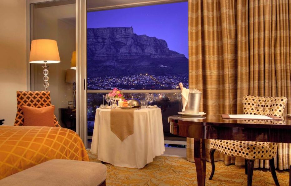 Luxury Tower Room with Mountain View