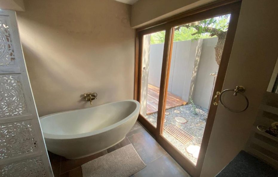 Luxury Suite with 2 Game Drives