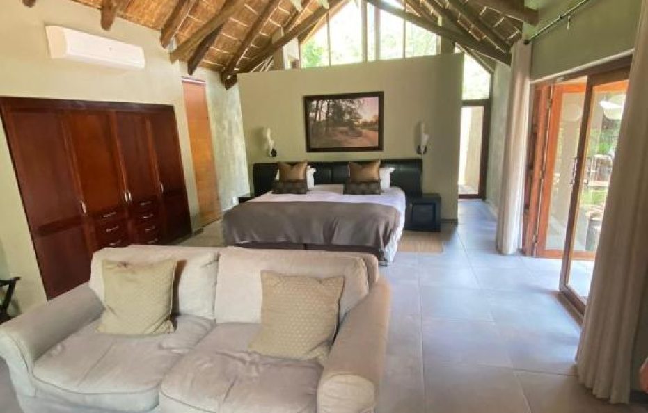Luxury Suite with 2 Game Drives