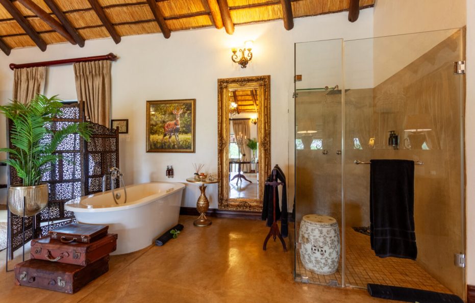Kings Camp Honeymoon suite