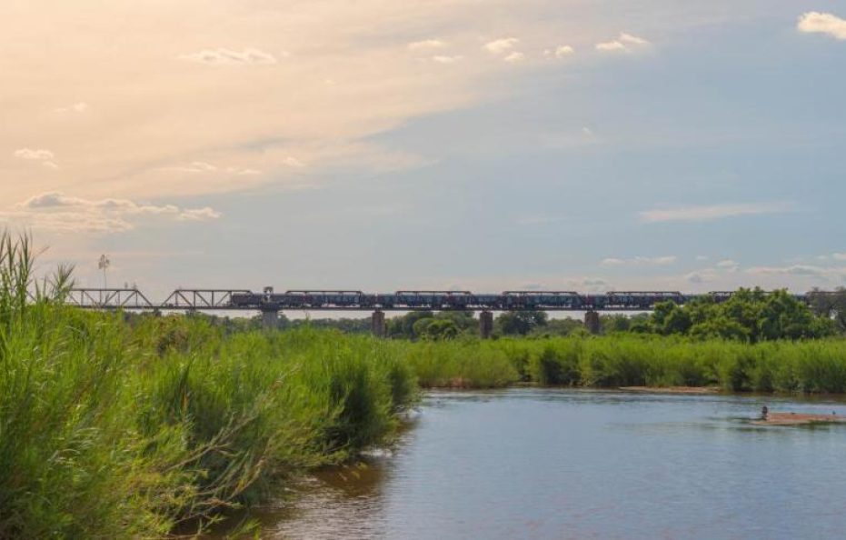 Train on The Bridge and Garden Suites – Kruger Shalati