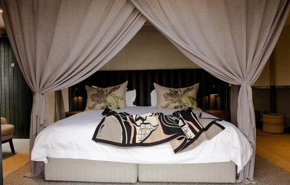 Train on The Bridge and Garden Suites – Kruger Shalati