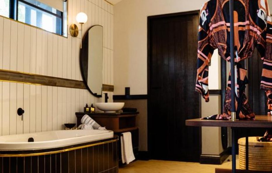 Train on The Bridge and Garden Suites – Kruger Shalati