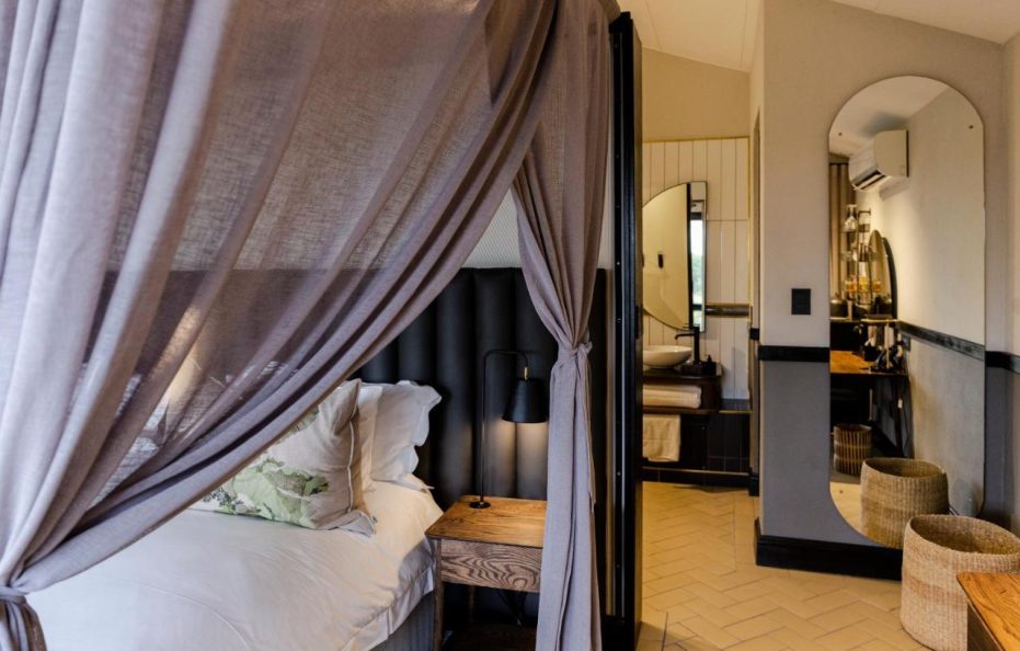 Train on The Bridge and Garden Suites – Kruger Shalati