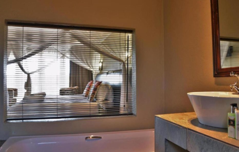 Mjejane River Lodge Deluxe Room
