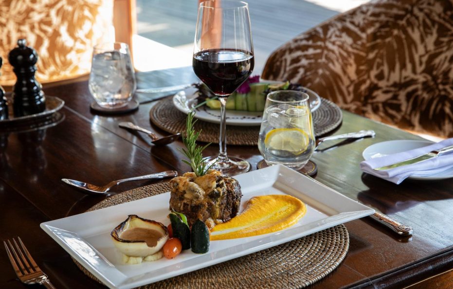 Ndlovu Safari Lodge