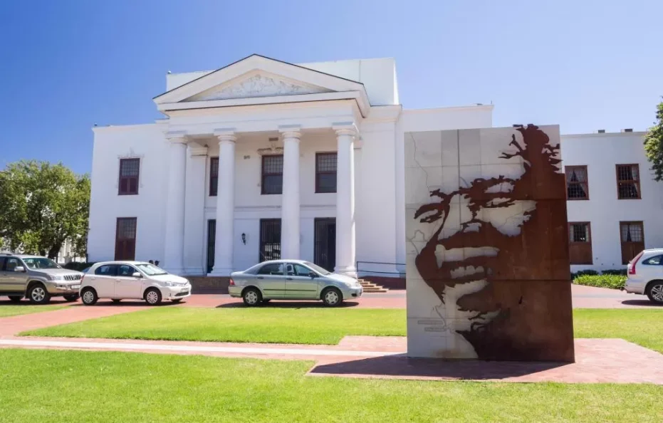 22 Eikehoff Apartment by Raw Africa Boutique