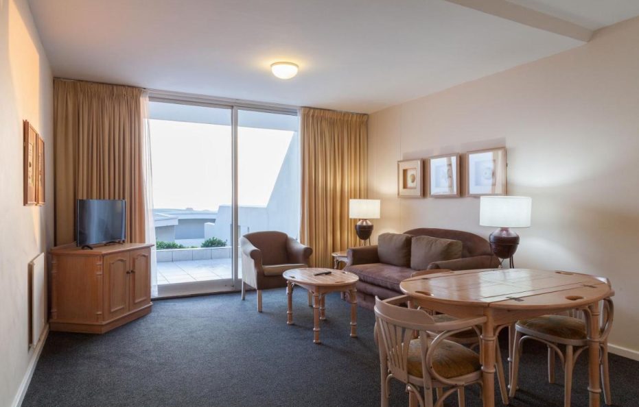 Dolphin Beach Hotel