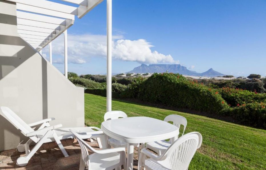 Dolphin Beach Hotel Beachfront Cabana