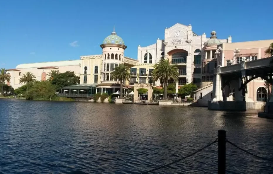 Island Club Hotel & Apartments