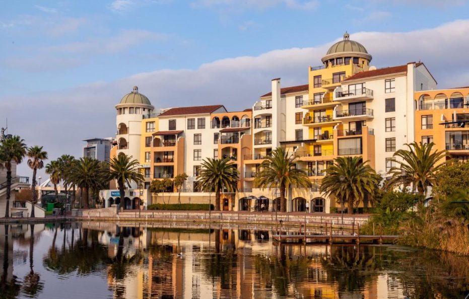 Island Club Hotel & Apartments