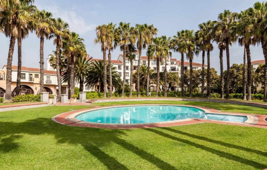 Island Club Hotel & Apartments