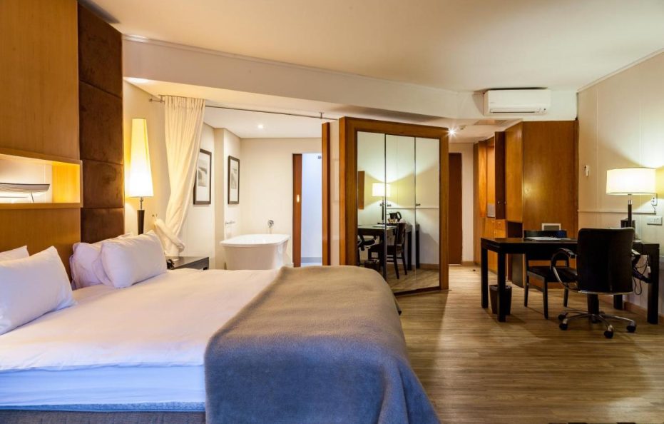 Island Club Hotel & Apartments