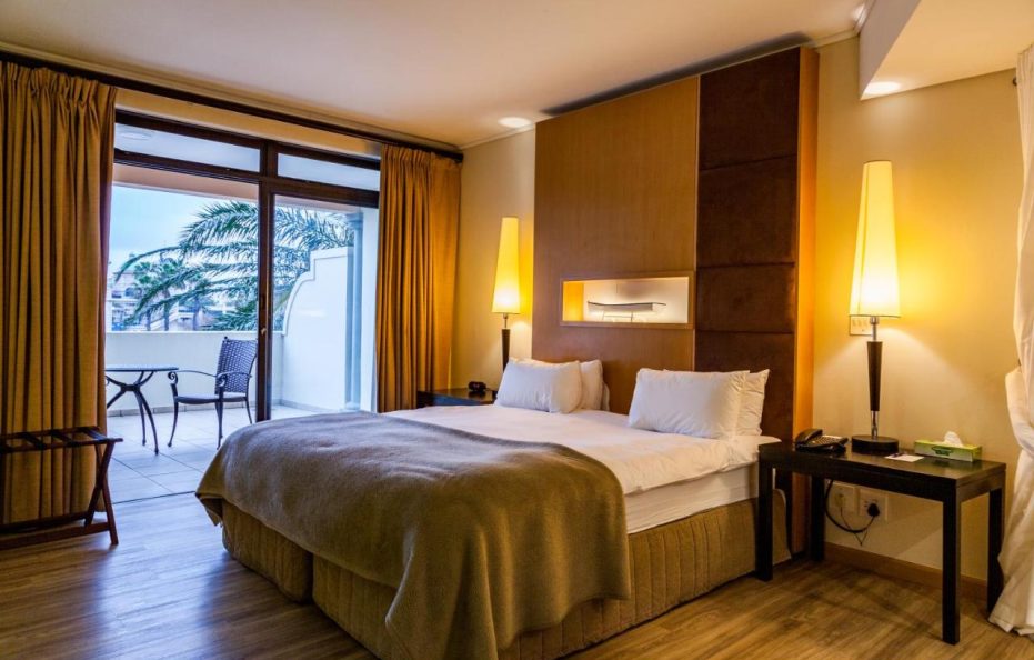 Island Club Hotel & Apartments