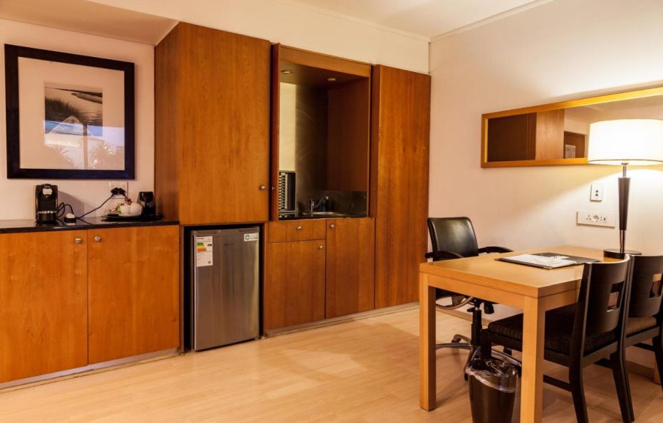 Island Club Hotel & Apartments