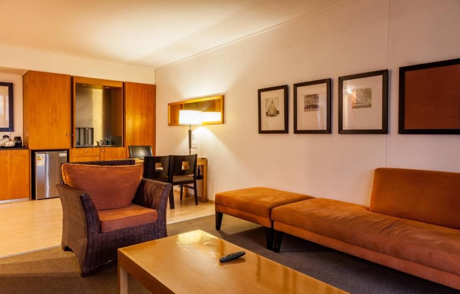 Island Club Hotel & Apartments