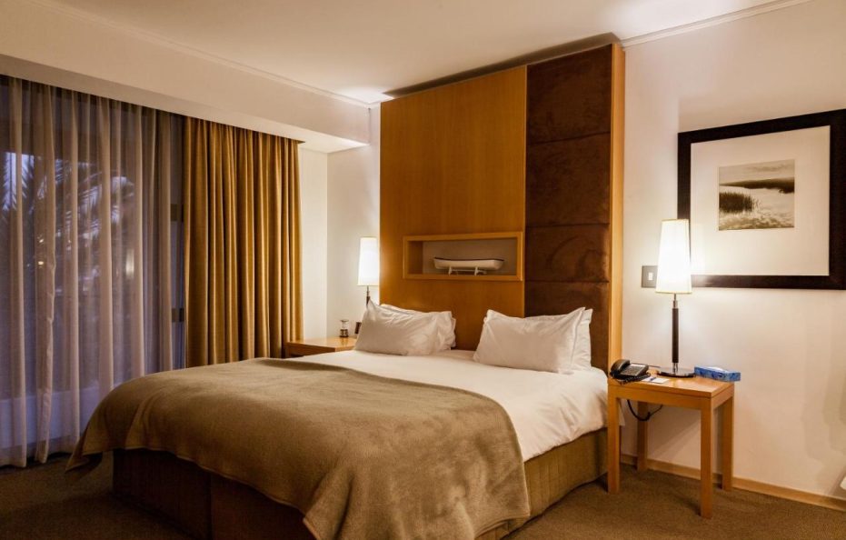 Island Club Hotel & Apartments