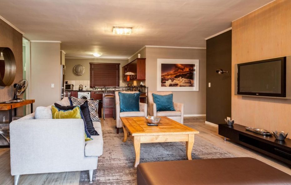 Island Club Hotel & Apartments