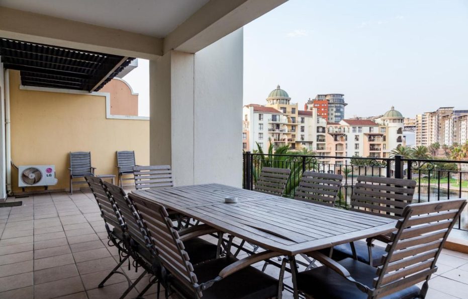 Island Club Hotel & Apartments