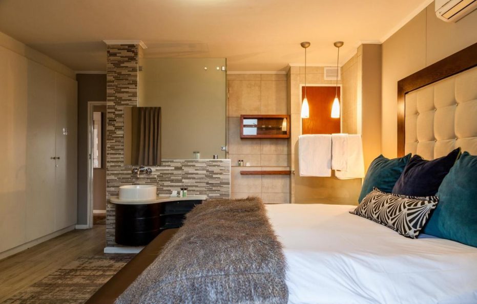 Island Club Hotel & Apartments