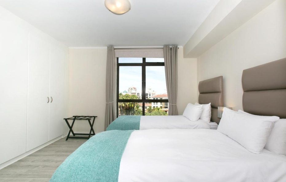 Island Club Hotel & Apartments