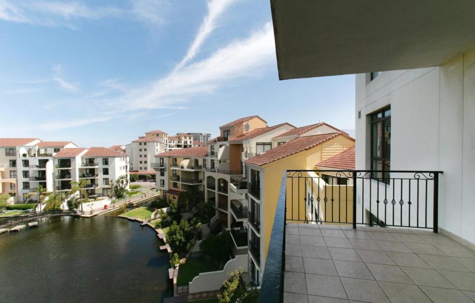 Island Club Hotel & Apartments