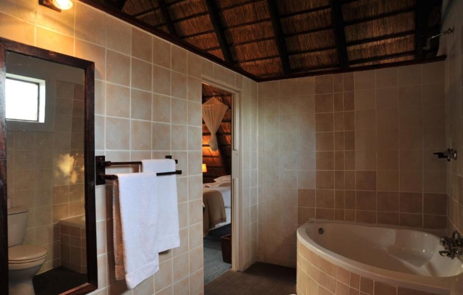 Victoria-Falls Waterfront King Room with River-View