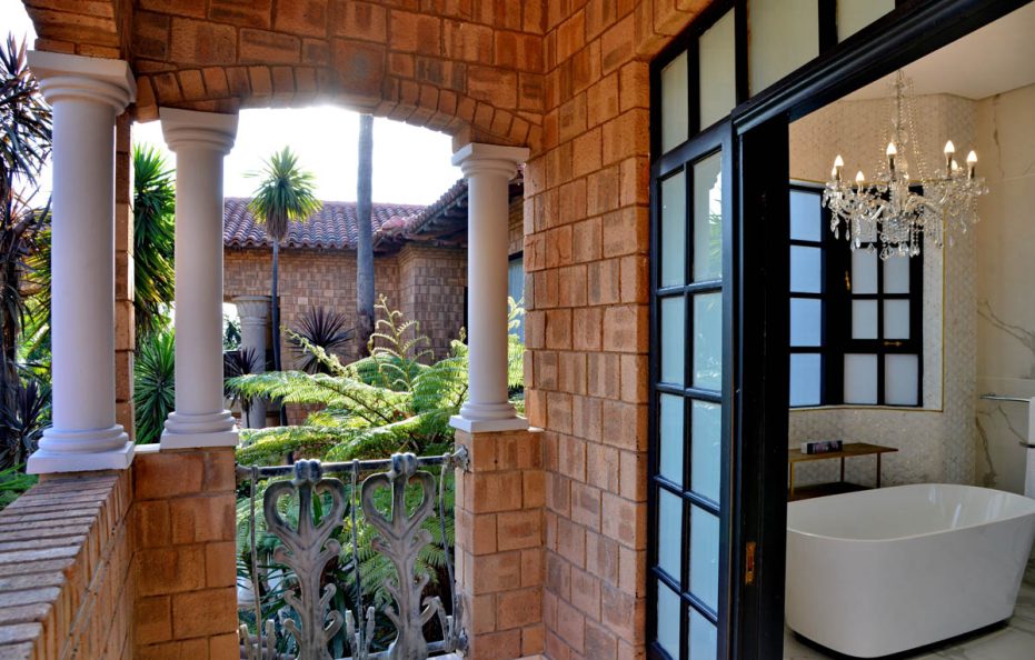 Apogee Honeymoon Suite