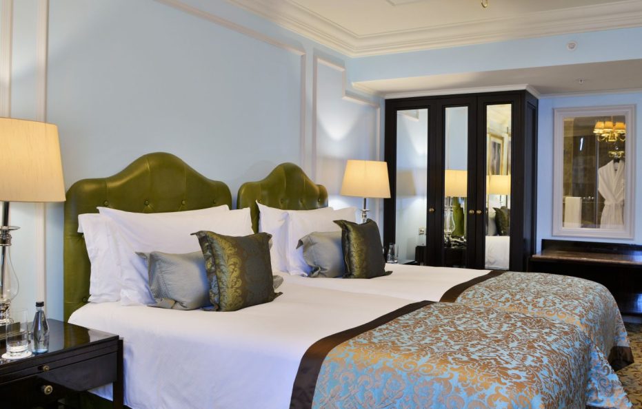 Luxury Tower Twin Room with Mountain View