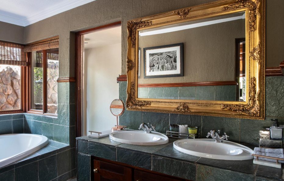 Ndlovu Safari Lodge Luxury Suites