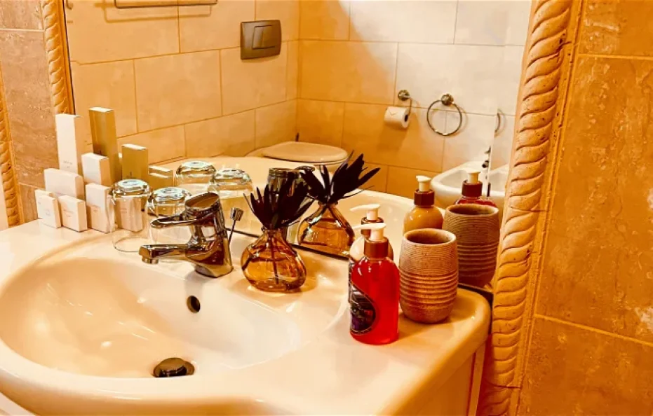 Honey Suite at 27A on Angus