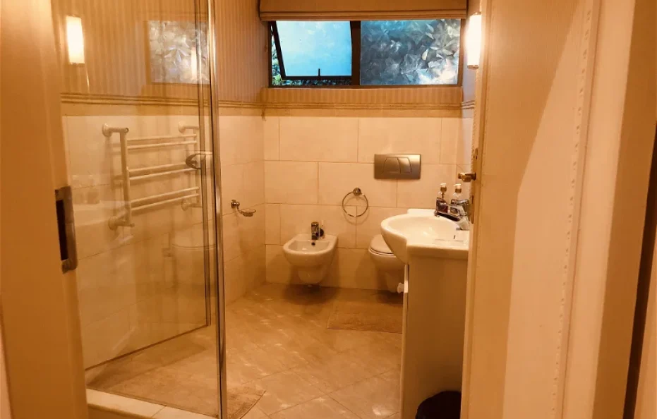 Honey Suite at 27A on Angus