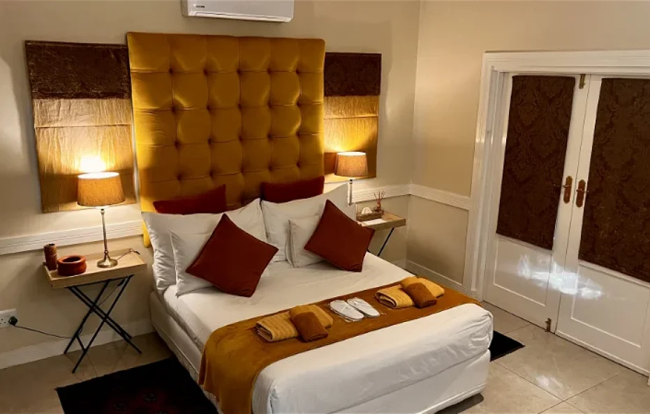 Orange Suite at 27A on Angus