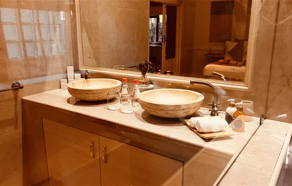 Orange Suite at 27A on Angus