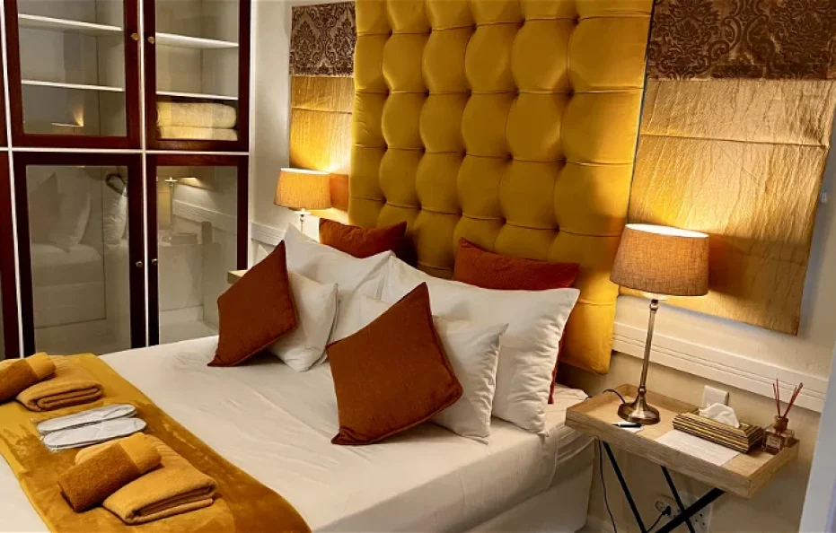 Orange Suite at 27A on Angus