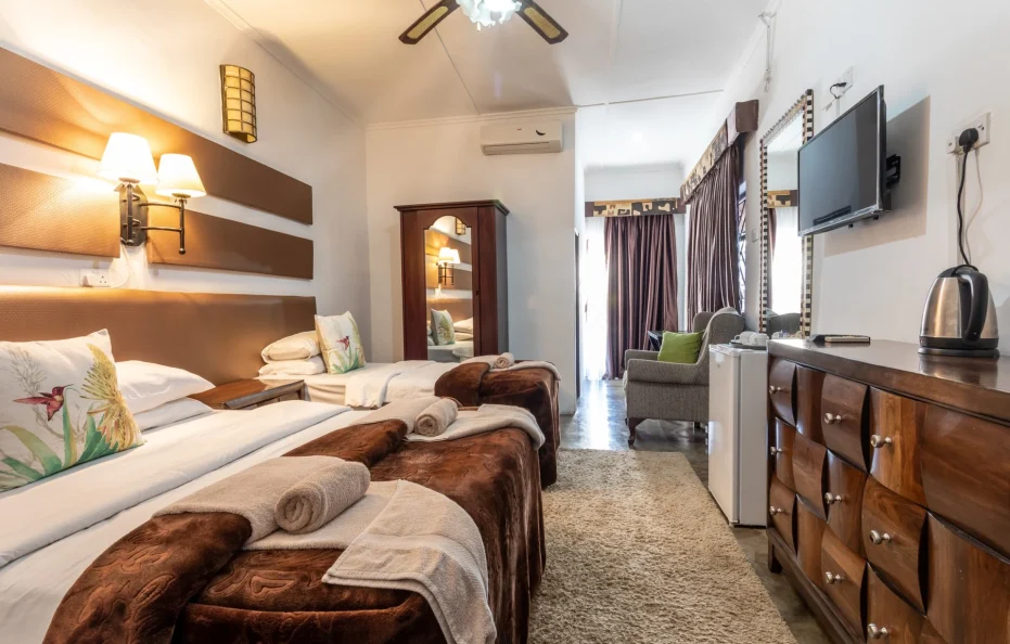 Triple Room – Pool Facing